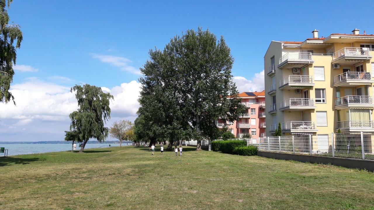Siófoki Vízparti Nyaraló - Lake Side Apartman Exterior foto